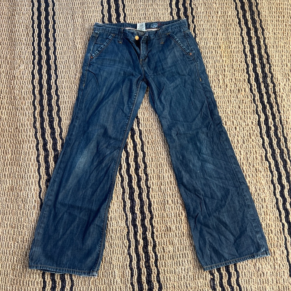 Gap Women's Classic relaxed fit Jeans. Lightweight, back pockets. EUC. Size 10R